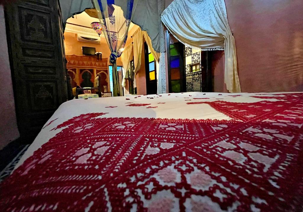 Postel nebo postele na pokoji v ubytování Riad Dar Guennoun