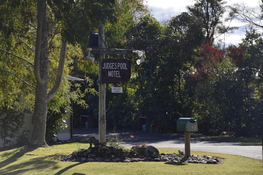 Judges Pool Motel Turangi - Resim 21