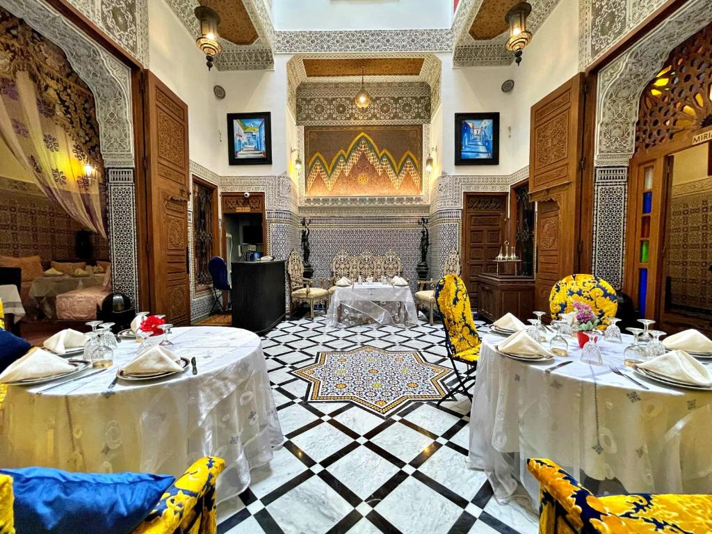 Ресторан / где поесть в Riad Dar Guennoun