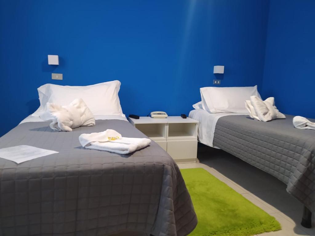Łóżko lub łóżka w pokoju w obiekcie Hotel Baiardo