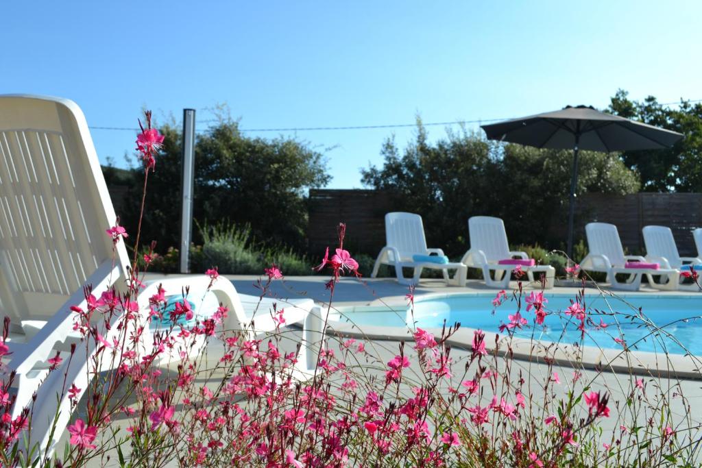 Bazén v ubytování holiday home on DUGI OTOK - OTOK nebo v jeho okolí