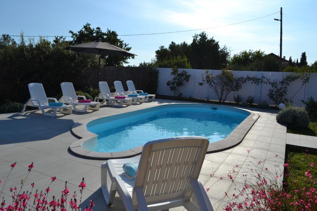 Bazén v ubytování holiday home on DUGI OTOK - OTOK nebo v jeho okolí