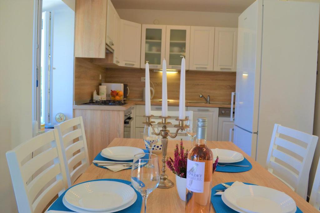 Kuchyň nebo kuchyňský kout v ubytování holiday home on DUGI OTOK - OTOK