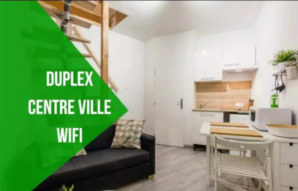 a small living room with a couch and a kitchen at DUPLEX DU GET in Revel