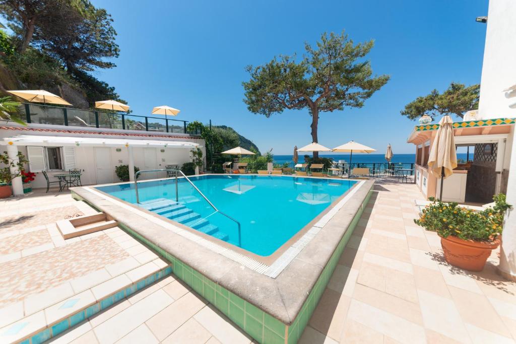 Hotel Villa Biancaの敷地内または近くにあるプール