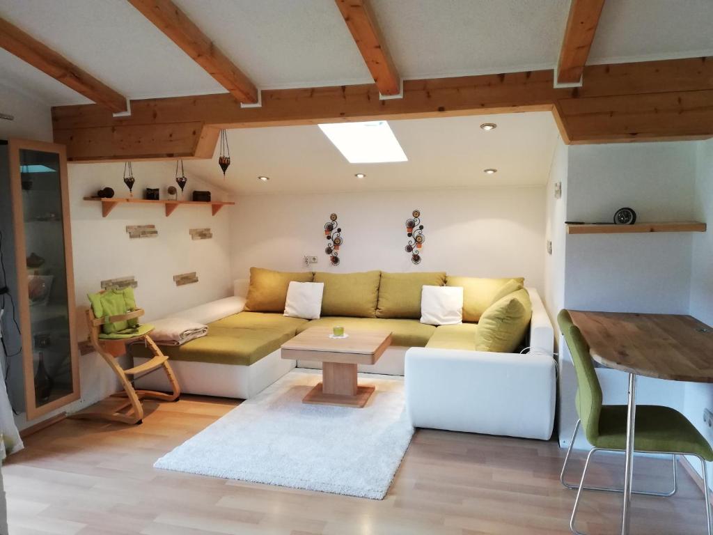 Posezení v ubytování Ferienwohnung Fernblick