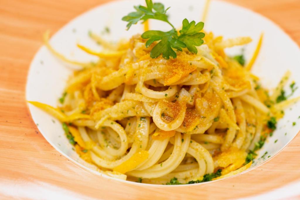 ホテルの敷地内または近くでの食事または食べ物