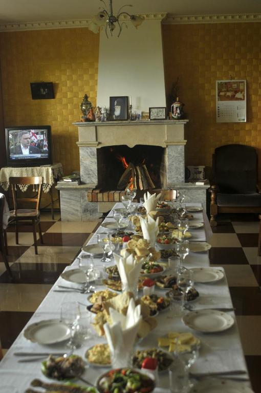 TV a/nebo společenská místnost v ubytování Zandarashvili Guest House