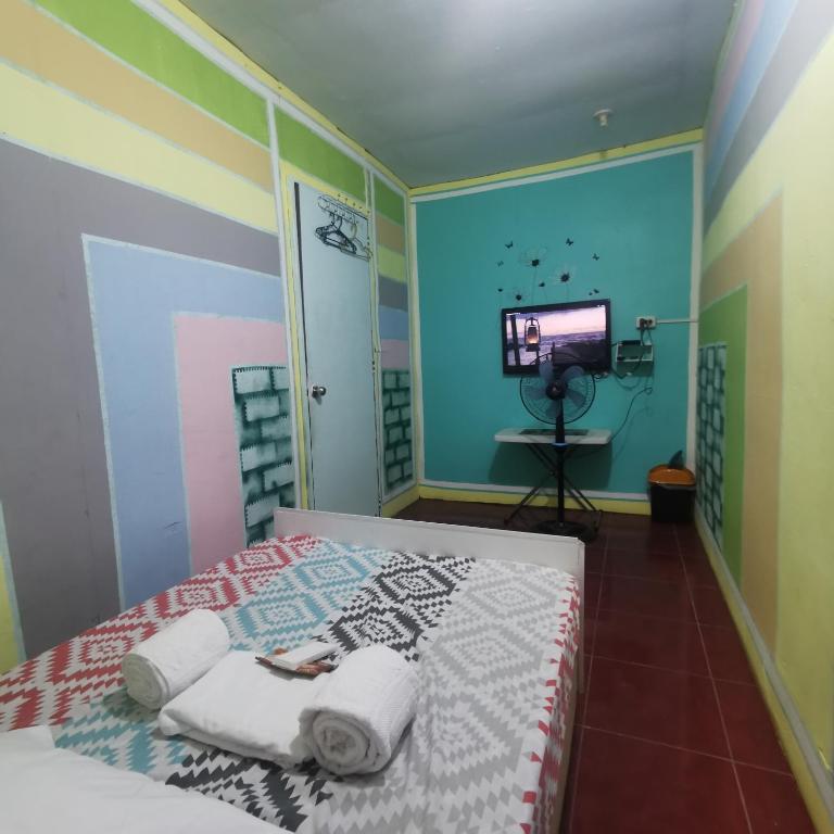 TV a/nebo společenská místnost v ubytování Cabanatuan City PNY TRANSIENT INN 3