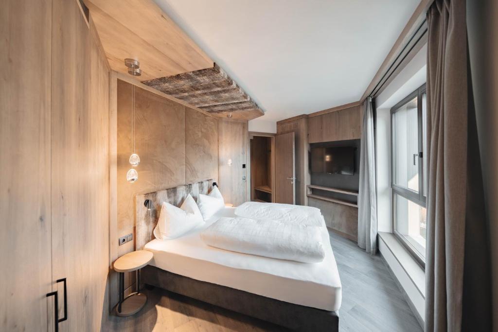 Postel nebo postele na pokoji v ubytování Leitgam luxury Hotel for two