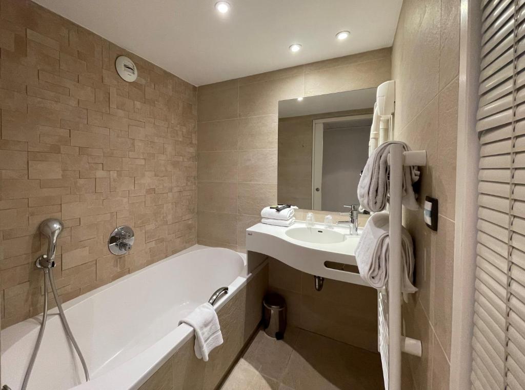 Hôtel France et Chateaubriand - Chambre Standarde