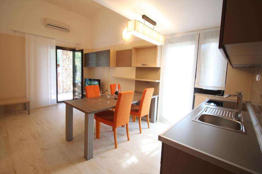 Una cocina o cocineta en Apartment Rona Gajac