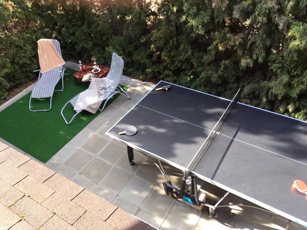Tenis stołowy w obiekcie Aktiv pihenés apartman lub pobliżu