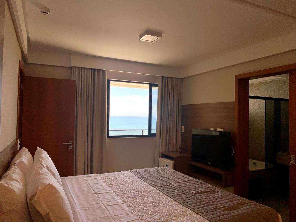 Postel nebo postele na pokoji v ubytování Pituba Praiamar Hotel