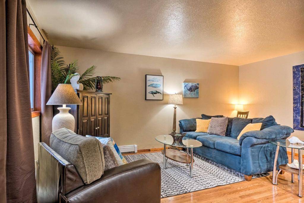 A seating area at Serene Kenai Condo Less Than 4 Mi to Kenai Beach!