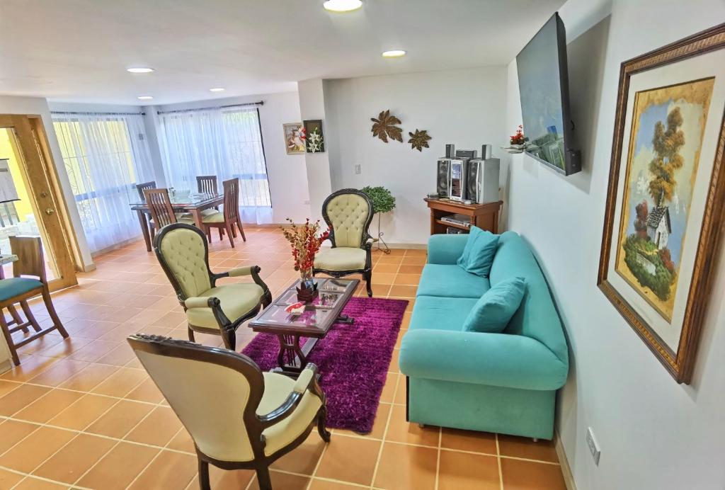 TV a/nebo společenská místnost v ubytování Hermosa casa de campo en GUATAPÉ