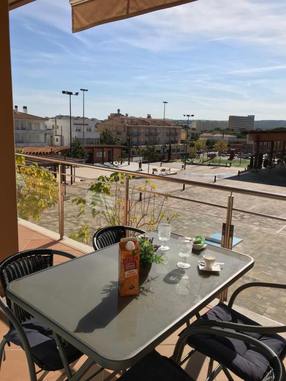 Nápoje v ubytovaní Apartament Catalunya, céntrico y con Parking