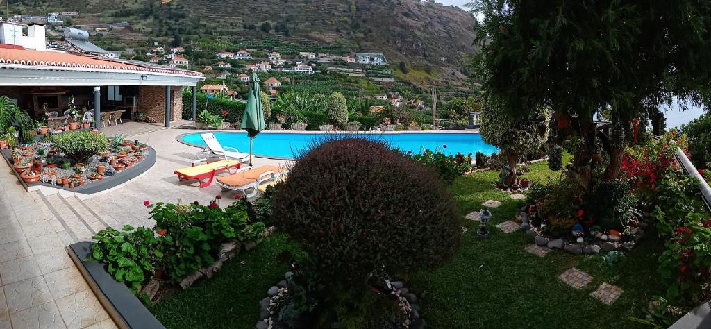 Bazén v ubytování Arcos Grand Suites with pool nebo v jeho okolí
