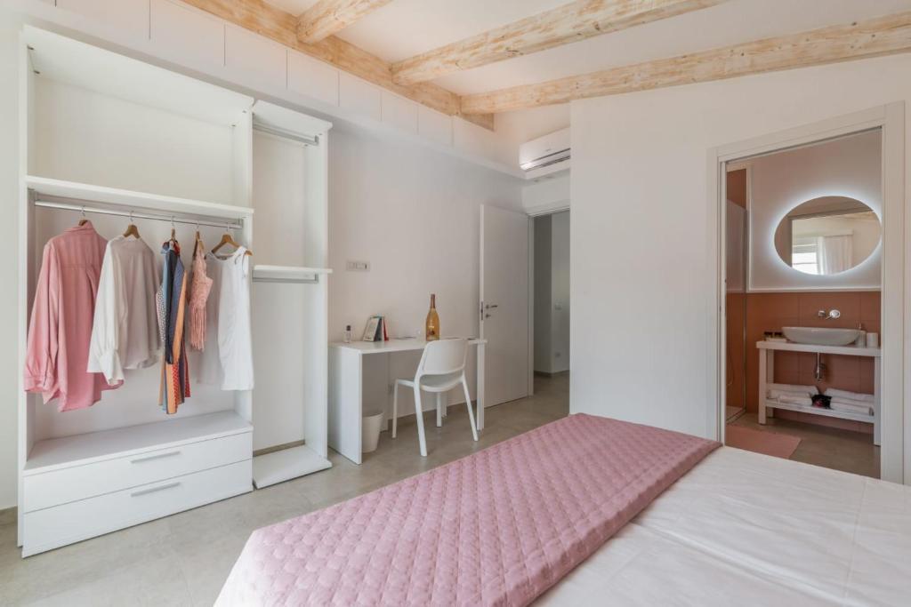 Posteľ alebo postele v izbe v ubytovaní LeMoon Holiday Home x7 con Terrazzo e Parcheggio - Sorrento Coast