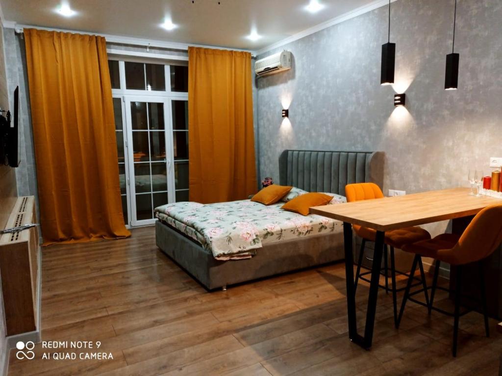 Llit o llits en una habitació de Yellow Apartment