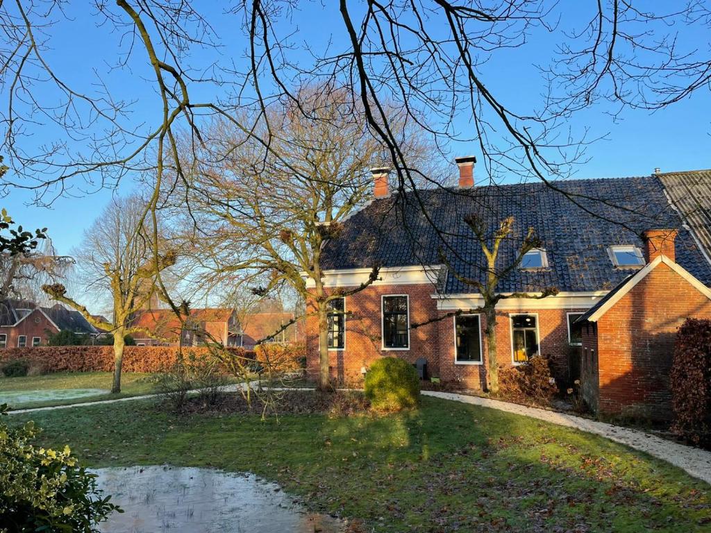 Fotografie z fotogalerie ubytování Suite in prachtige Groningse boerderij uit 1856 v destinaci Schildwolde