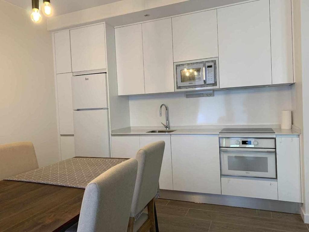 A kitchen or kitchenette at Casa Cotefablo Alojamiento Ara Gavin, Biescas