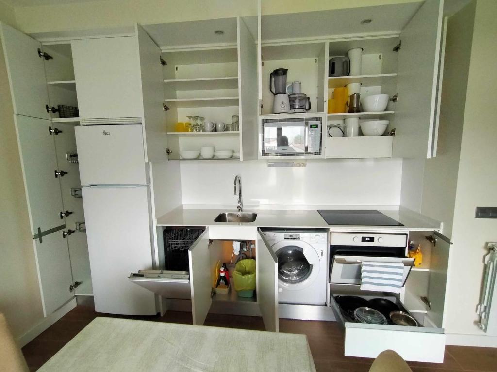 A kitchen or kitchenette at Casa Cotefablo Alojamiento Ara Gavin, Biescas