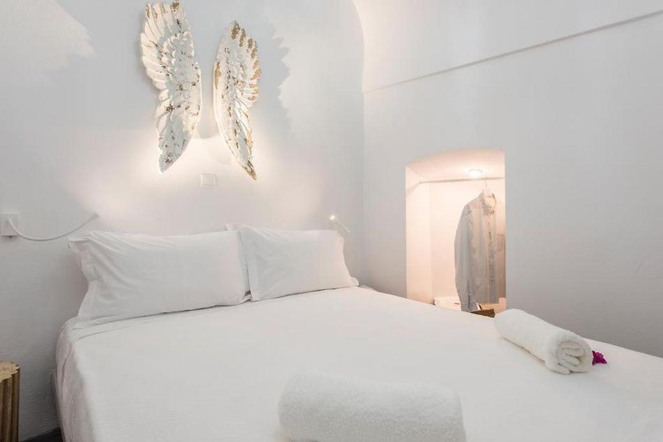 Postel nebo postele na pokoji v ubytování Angels Villa Santorini