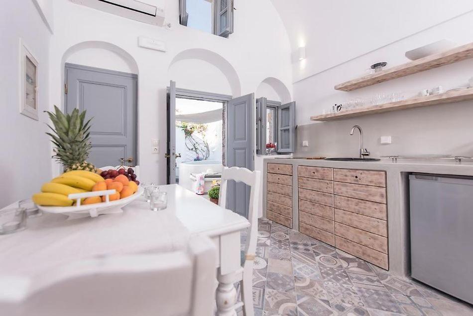 Kuchyň nebo kuchyňský kout v ubytování Angels Villa Santorini