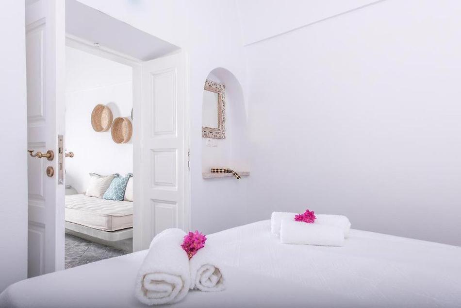 Postel nebo postele na pokoji v ubytování Angels Villa Santorini