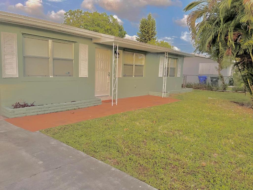 Spacious 3 BR entire Home Near - HARD ROCK CASINO