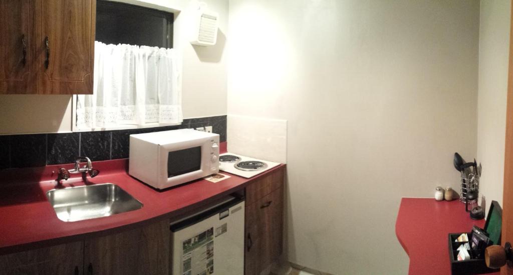 Kuchyň nebo kuchyňský kout v ubytování Aquarius Motor Inn