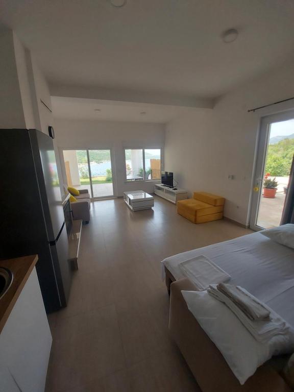 TV a/nebo společenská místnost v ubytování Apartmani Barka