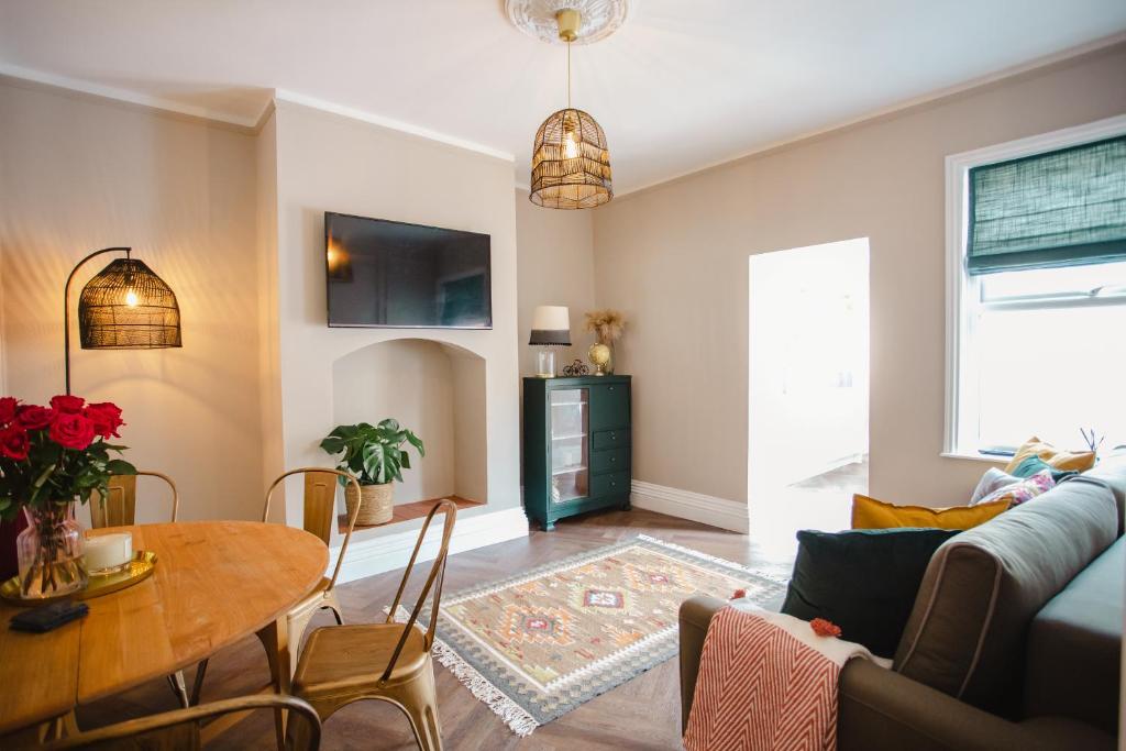 Gladstone House, Chester (updated prices 2024)