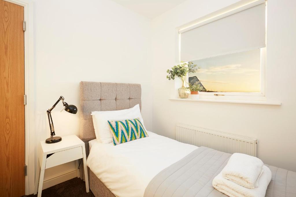 Ambler Thorn Lodge, Queensbury