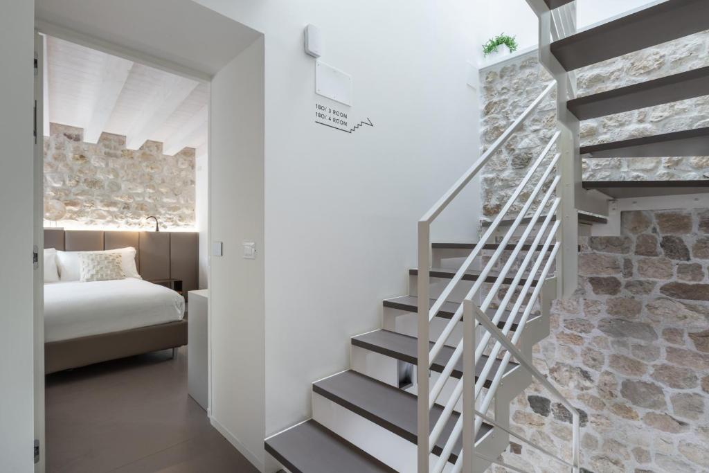 A bed or beds in a room at Portone180 Guest House