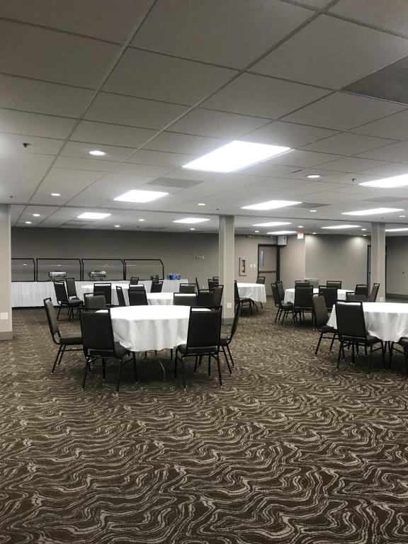 Country Inn & Suites by Radisson, Fargo, ND photo