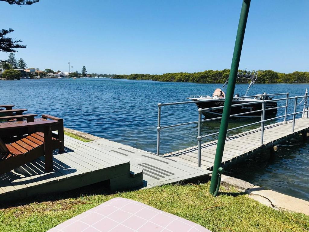 Black Swan Waterfront Motel Black Swan Waterfront Motel