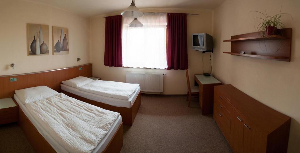 Postel nebo postele na pokoji v ubytování Hotel Ostrov Garni