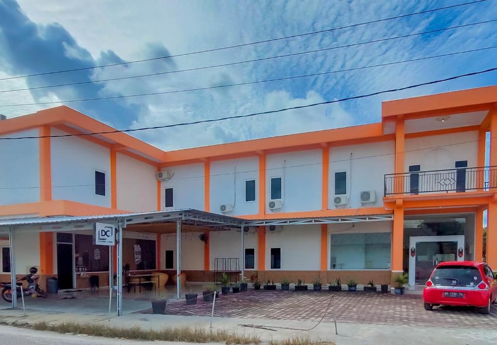 Urbanview Hotel Bundaran Besar Palangkaraya - Housity