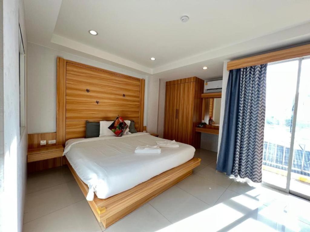 
King Room with Mountain View
