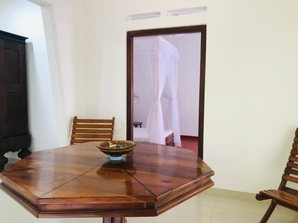 a dining room table with a bowl on top of it at Eco Willow - Kathaluwa in Atadahewatugoda