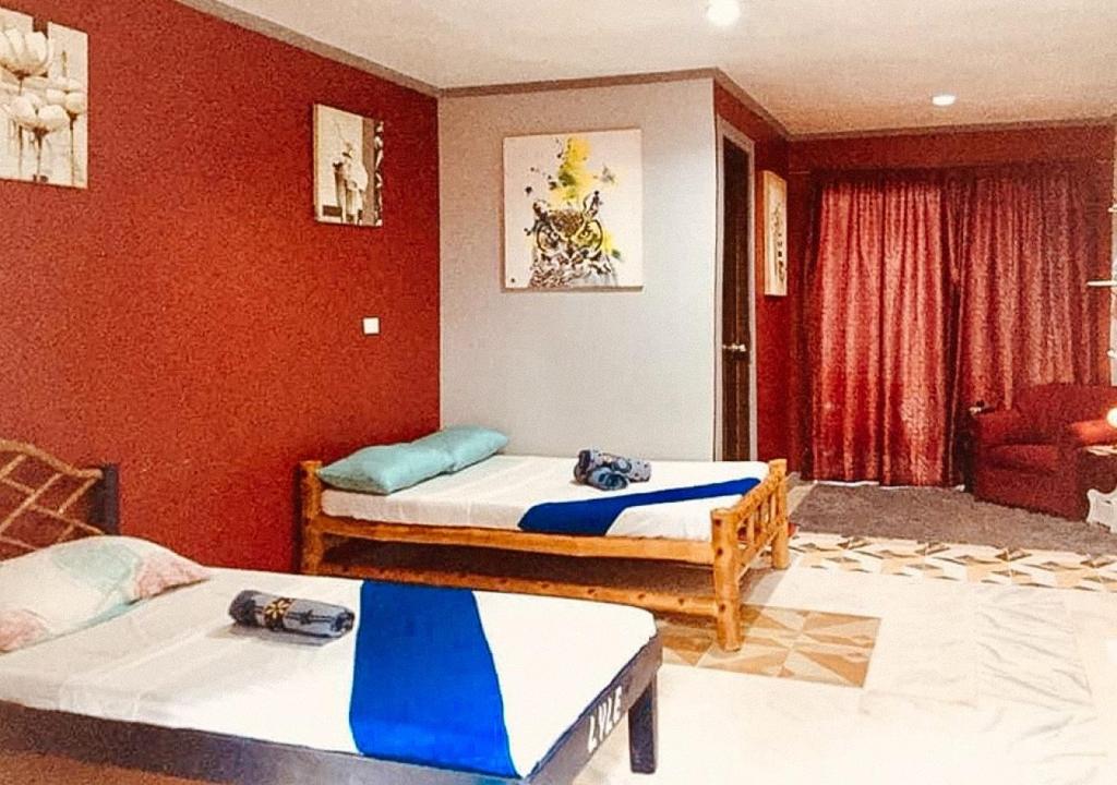 Ένα ή περισσότερα κρεβάτια σε δωμάτιο στο RedDoorz @ Thomasville Inland Resort Brgy. 2