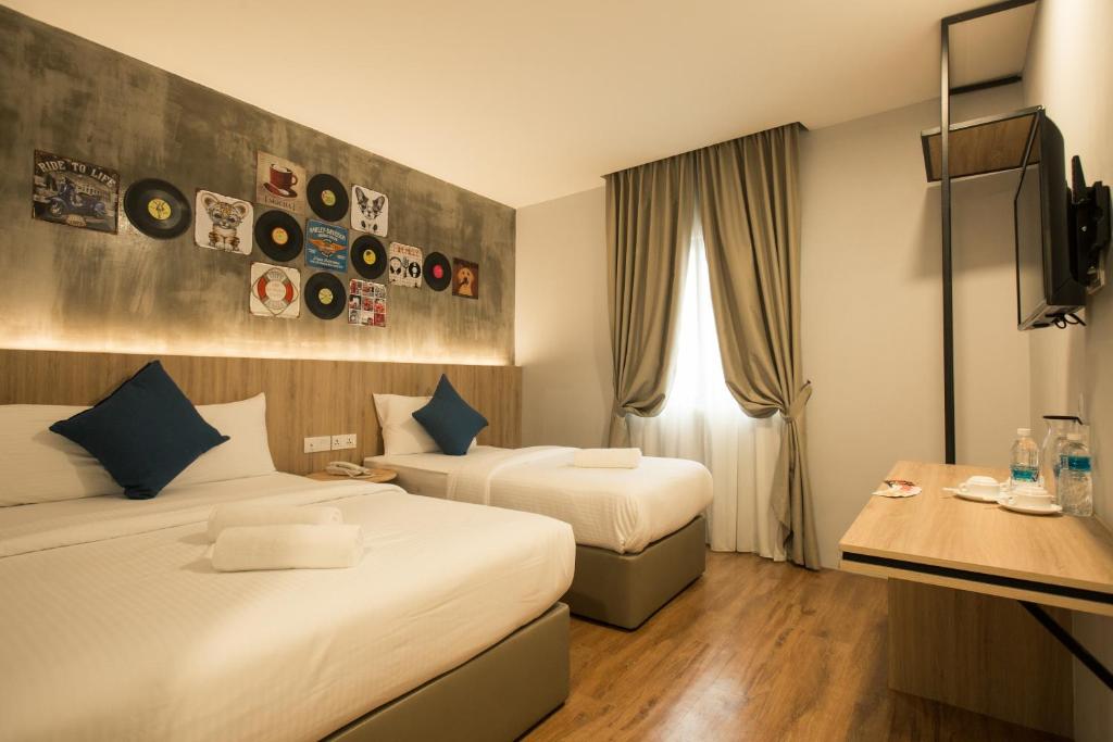 Cama o camas de una habitación en HOTEL CIQ, JALAN TRUS