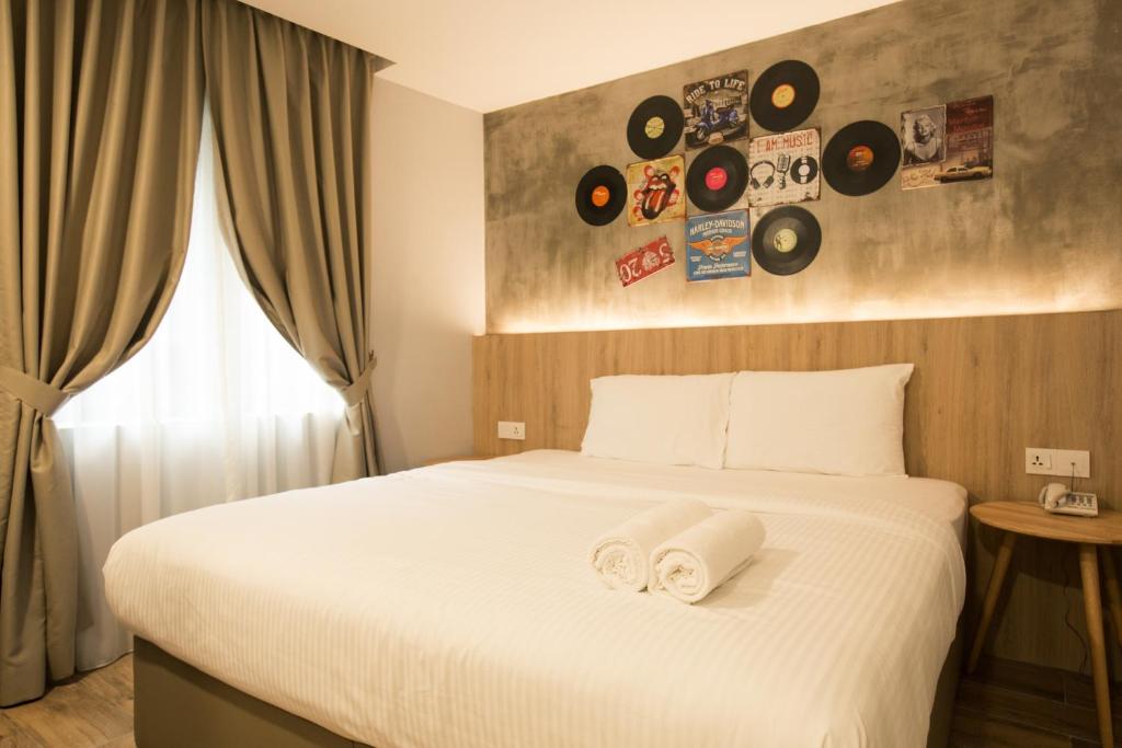 Cama o camas de una habitación en HOTEL CIQ, JALAN TRUS