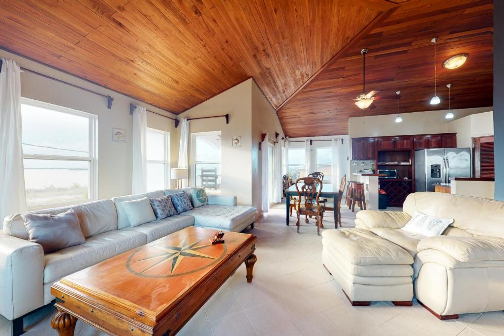 Holiday home Wheels Down, Placencia Village, Belize