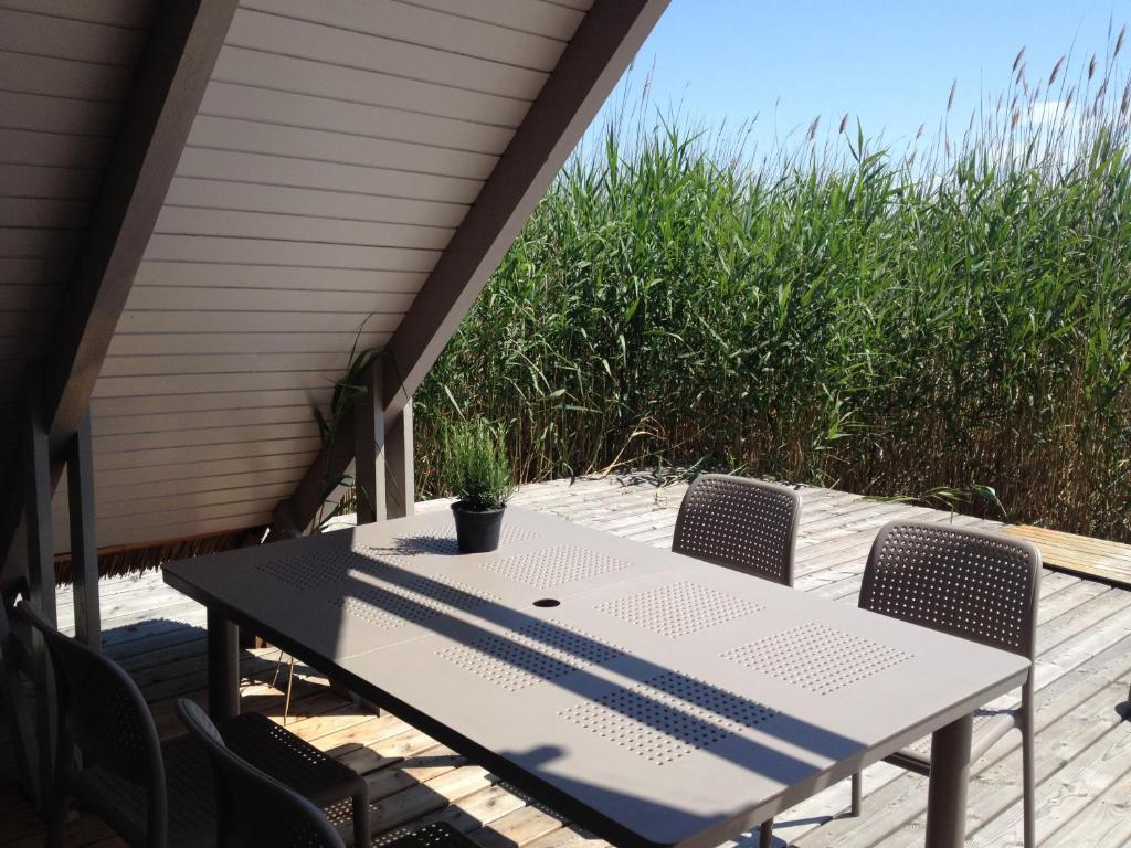 Fotografie z fotogalerie ubytování Seehütte Neusiedlersee - Pfahlbau GlamPing v destinaci Rust