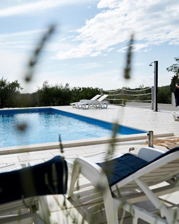 Bazén v ubytování Ocean View Apartements Murine nebo v jeho okolí