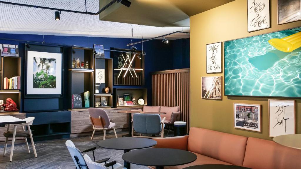 Χώρος καθιστικού στο TRIBE Paris Batignolles