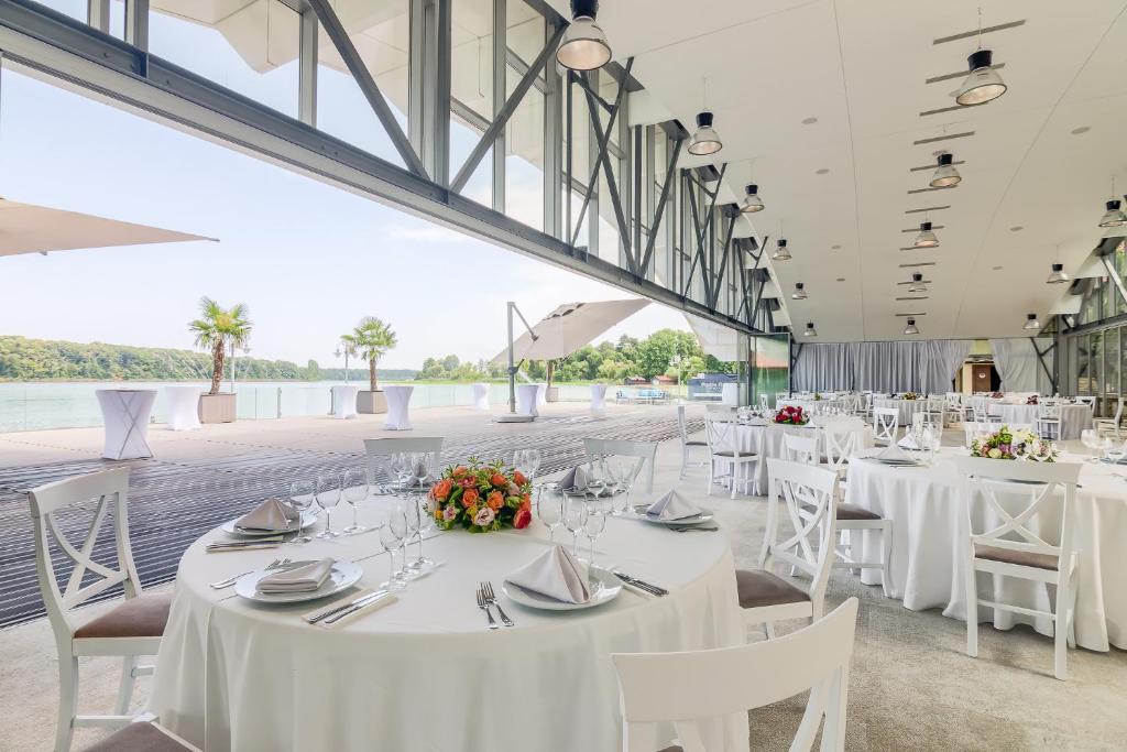 Restaurace v ubytování Hotel Snagov Club